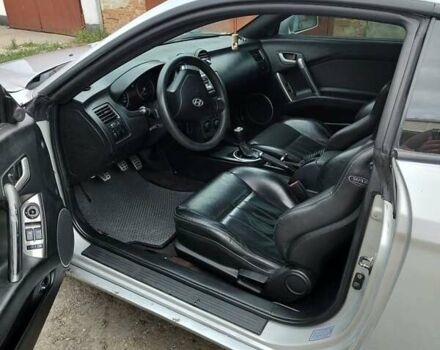 Серый Хендай Купе, объемом двигателя 2 л и пробегом 333 тыс. км за 5500 $, фото 7 на Automoto.ua