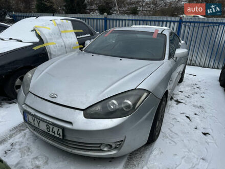 Серый Хендай Купе, объемом двигателя 2.7 л и пробегом 246 тыс. км за 3000 $, фото 1 на Automoto.ua