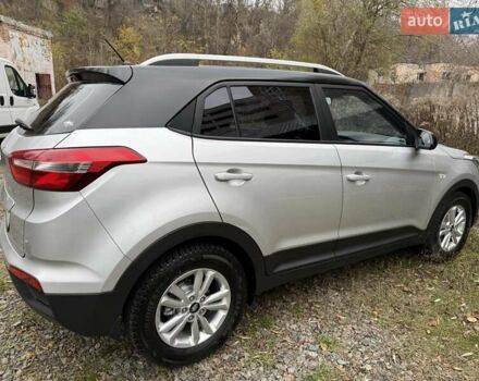 Серый Хендай Крета, объемом двигателя 1.59 л и пробегом 65 тыс. км за 21000 $, фото 1 на Automoto.ua