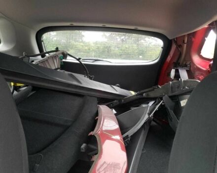 Красный Хендай Другая, объемом двигателя 0 л и пробегом 44 тыс. км за 3500 $, фото 9 на Automoto.ua