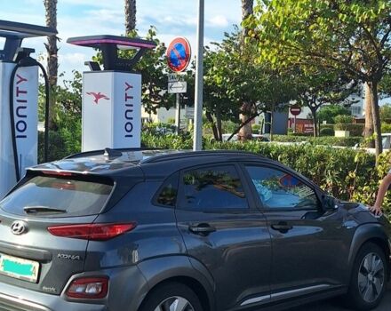 Серый Хендай Другая, объемом двигателя 0 л и пробегом 150 тыс. км за 15000 $, фото 9 на Automoto.ua