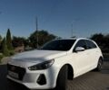 Белый Хендай Элантра, объемом двигателя 2 л и пробегом 154 тыс. км за 13700 $, фото 1 на Automoto.ua