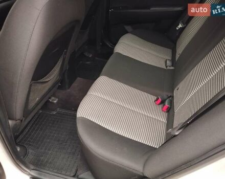 Белый Хендай Элантра, объемом двигателя 1.59 л и пробегом 235 тыс. км за 5700 $, фото 11 на Automoto.ua