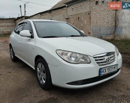 Белый Хендай Элантра, объемом двигателя 1.59 л и пробегом 235 тыс. км за 5700 $, фото 1 на Automoto.ua