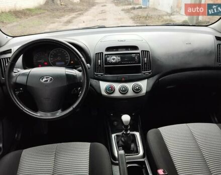 Белый Хендай Элантра, объемом двигателя 1.59 л и пробегом 235 тыс. км за 5700 $, фото 10 на Automoto.ua