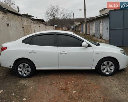 Белый Хендай Элантра, объемом двигателя 1.59 л и пробегом 235 тыс. км за 5700 $, фото 7 на Automoto.ua