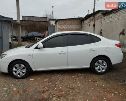 Белый Хендай Элантра, объемом двигателя 1.59 л и пробегом 235 тыс. км за 5700 $, фото 6 на Automoto.ua