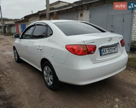 Белый Хендай Элантра, объемом двигателя 1.59 л и пробегом 235 тыс. км за 5700 $, фото 4 на Automoto.ua