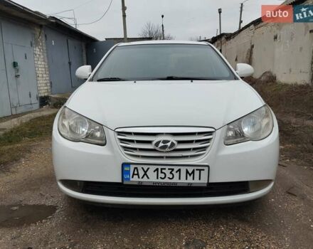 Белый Хендай Элантра, объемом двигателя 1.59 л и пробегом 235 тыс. км за 5700 $, фото 2 на Automoto.ua