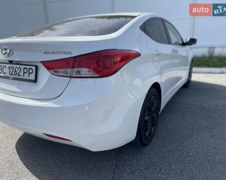 Белый Хендай Элантра, объемом двигателя 1.59 л и пробегом 285 тыс. км за 8700 $, фото 5 на Automoto.ua