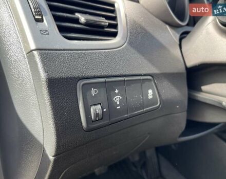 Белый Хендай Элантра, объемом двигателя 1.59 л и пробегом 285 тыс. км за 8700 $, фото 16 на Automoto.ua