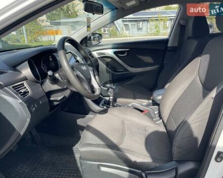 Белый Хендай Элантра, объемом двигателя 1.59 л и пробегом 285 тыс. км за 8700 $, фото 12 на Automoto.ua