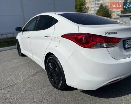 Белый Хендай Элантра, объемом двигателя 1.59 л и пробегом 285 тыс. км за 8700 $, фото 7 на Automoto.ua