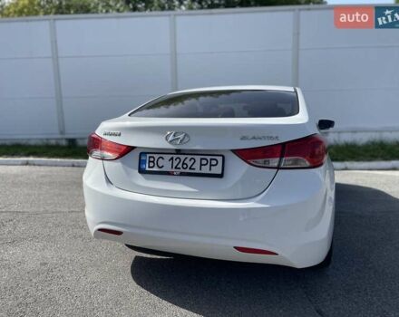 Белый Хендай Элантра, объемом двигателя 1.59 л и пробегом 285 тыс. км за 8700 $, фото 6 на Automoto.ua