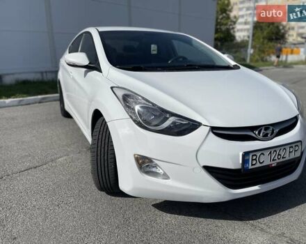 Белый Хендай Элантра, объемом двигателя 1.59 л и пробегом 285 тыс. км за 8700 $, фото 2 на Automoto.ua