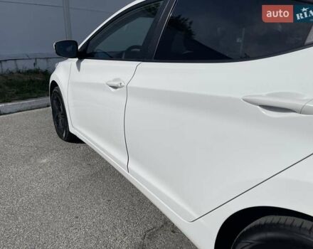 Белый Хендай Элантра, объемом двигателя 1.59 л и пробегом 285 тыс. км за 8700 $, фото 8 на Automoto.ua