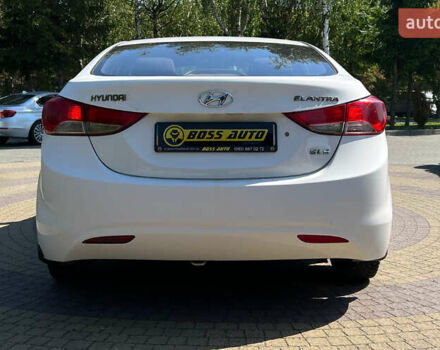 Белый Хендай Элантра, объемом двигателя 1.6 л и пробегом 201 тыс. км за 7300 $, фото 5 на Automoto.ua