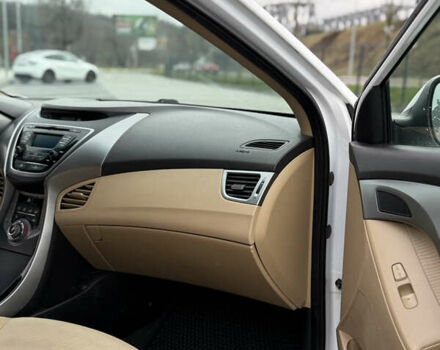 Білий Хендай Елантра, об'ємом двигуна 1.8 л та пробігом 252 тис. км за 7200 $, фото 5 на Automoto.ua