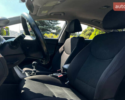 Белый Хендай Элантра, объемом двигателя 1.6 л и пробегом 201 тыс. км за 7300 $, фото 13 на Automoto.ua