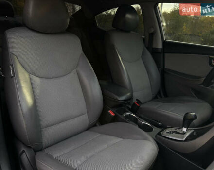 Хендай Элантра 2012 в Николаеве на Automoto.ua Белый Хендай Элантра, объемом двигателя 1.59 л и пробегом 192 тыс. км за 9499 $, фото 17 на Automoto.ua