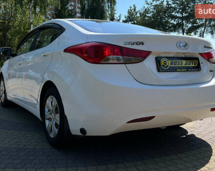 Белый Хендай Элантра, объемом двигателя 1.6 л и пробегом 201 тыс. км за 7300 $, фото 4 на Automoto.ua