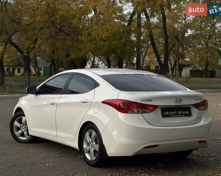 Хендай Элантра 2012 в Николаеве на Automoto.ua Белый Хендай Элантра, объемом двигателя 1.59 л и пробегом 192 тыс. км за 9499 $, фото 2 на Automoto.ua