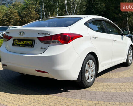 Белый Хендай Элантра, объемом двигателя 1.6 л и пробегом 201 тыс. км за 7300 $, фото 6 на Automoto.ua