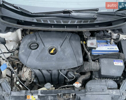 Білий Хендай Елантра, об'ємом двигуна 1.8 л та пробігом 143 тис. км за 8600 $, фото 32 на Automoto.ua