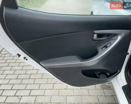 Білий Хендай Елантра, об'ємом двигуна 1.8 л та пробігом 143 тис. км за 8600 $, фото 13 на Automoto.ua