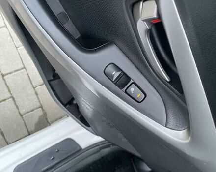 Білий Хендай Елантра, об'ємом двигуна 1.8 л та пробігом 143 тис. км за 8600 $, фото 31 на Automoto.ua