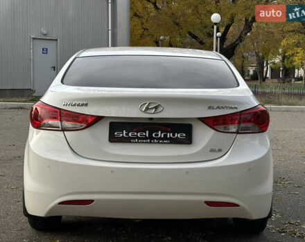 Хендай Элантра 2012 в Николаеве на Automoto.ua Белый Хендай Элантра, объемом двигателя 1.59 л и пробегом 192 тыс. км за 9499 $, фото 7 на Automoto.ua