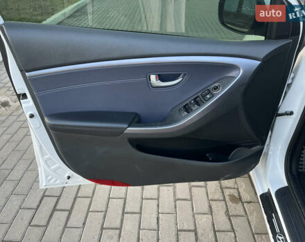 Белый Хендай Элантра, объемом двигателя 1.8 л и пробегом 109 тыс. км за 8250 $, фото 13 на Automoto.ua