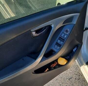 Хендай Элантра 2012 в Виннице на Automoto.ua Белый Хендай Элантра, объемом двигателя 1.8 л и пробегом 128 тыс. км за 8200 $, фото 4 на Automoto.ua