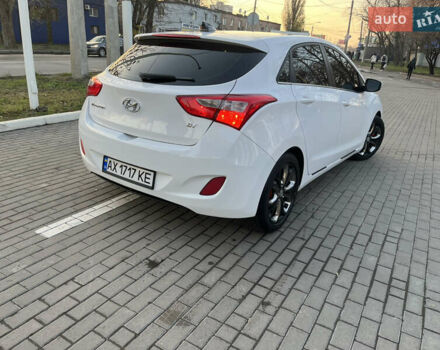 Белый Хендай Элантра, объемом двигателя 1.8 л и пробегом 109 тыс. км за 8250 $, фото 6 на Automoto.ua