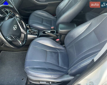 Белый Хендай Элантра, объемом двигателя 1.8 л и пробегом 109 тыс. км за 8250 $, фото 11 на Automoto.ua