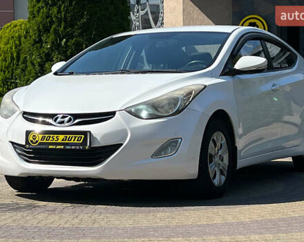 Белый Хендай Элантра, объемом двигателя 1.6 л и пробегом 201 тыс. км за 7300 $, фото 2 на Automoto.ua