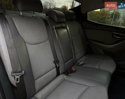 Хендай Элантра 2012 в Николаеве на Automoto.ua Белый Хендай Элантра, объемом двигателя 1.59 л и пробегом 192 тыс. км за 9499 $, фото 19 на Automoto.ua