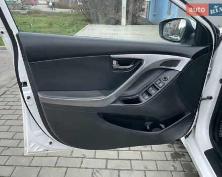 Білий Хендай Елантра, об'ємом двигуна 1.8 л та пробігом 143 тис. км за 8600 $, фото 11 на Automoto.ua