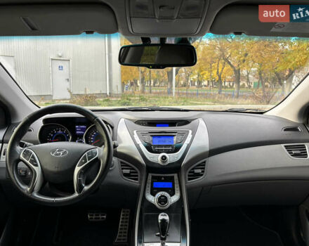 Хендай Элантра 2012 в Николаеве на Automoto.ua Белый Хендай Элантра, объемом двигателя 1.59 л и пробегом 192 тыс. км за 9499 $, фото 20 на Automoto.ua