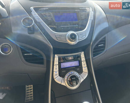 Хендай Элантра 2012 в Днепре (Днепропетровске) на Automoto.ua Белый Хендай Элантра, объемом двигателя 1.59 л и пробегом 140 тыс. км за 9000 $, фото 10 на Automoto.ua