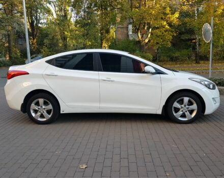 Белый Хендай Элантра, объемом двигателя 1.8 л и пробегом 130 тыс. км за 10000 $, фото 3 на Automoto.ua