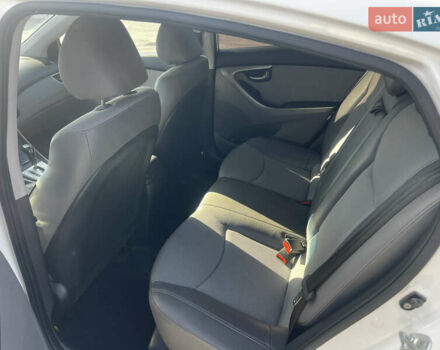 Хендай Элантра 2012 в Днепре (Днепропетровске) на Automoto.ua Белый Хендай Элантра, объемом двигателя 1.59 л и пробегом 140 тыс. км за 9000 $, фото 6 на Automoto.ua