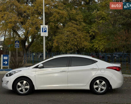 Хендай Элантра 2012 в Николаеве на Automoto.ua Белый Хендай Элантра, объемом двигателя 1.59 л и пробегом 192 тыс. км за 9499 $, фото 5 на Automoto.ua