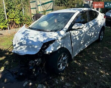 Белый Хендай Элантра, объемом двигателя 1.59 л и пробегом 194 тыс. км за 4000 $, фото 4 на Automoto.ua