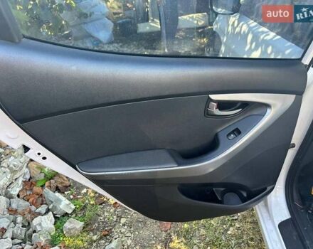 Белый Хендай Элантра, объемом двигателя 1.59 л и пробегом 194 тыс. км за 4000 $, фото 18 на Automoto.ua