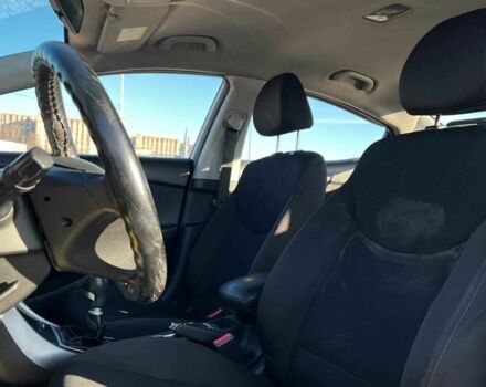 Білий Хендай Елантра, об'ємом двигуна 1.6 л та пробігом 201 тис. км за 7300 $, фото 6 на Automoto.ua