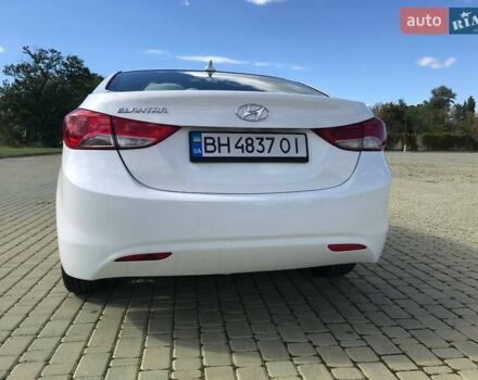 Хендай Элантра 2013 в Одессе на Automoto.ua Белый Хендай Элантра, объемом двигателя 1.8 л и пробегом 290 тыс. км за 9000 $, фото 2 на Automoto.ua