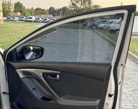 Білий Хендай Елантра, об'ємом двигуна 1.59 л та пробігом 94 тис. км за 9000 $, фото 15 на Automoto.ua