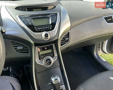 Белый Хендай Элантра, объемом двигателя 1.8 л и пробегом 110 тыс. км за 7500 $, фото 9 на Automoto.ua