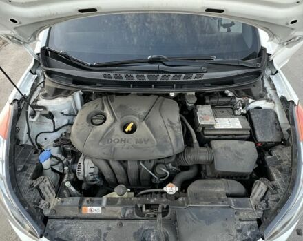 Белый Хендай Элантра, объемом двигателя 1.8 л и пробегом 117 тыс. км за 7900 $, фото 5 на Automoto.ua